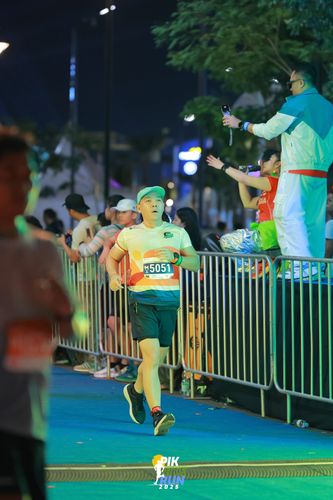 Race photo from PIK NITE RUN 2025