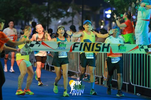 Race photo from PIK NITE RUN 2025