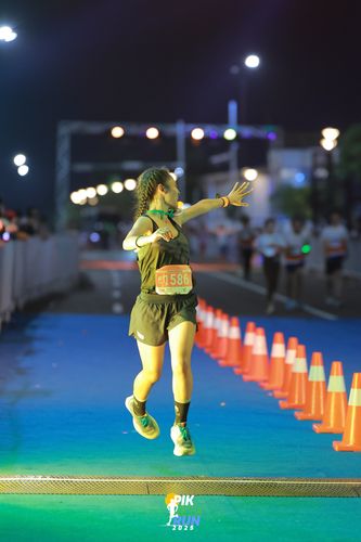 Race photo from PIK NITE RUN 2025