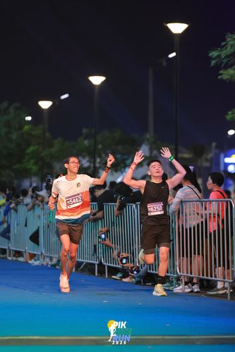 Race photo from PIK NITE RUN 2025