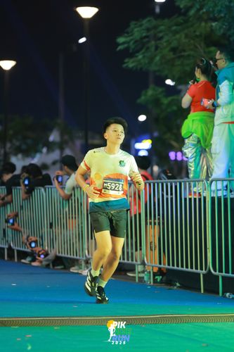 Race photo from PIK NITE RUN 2025