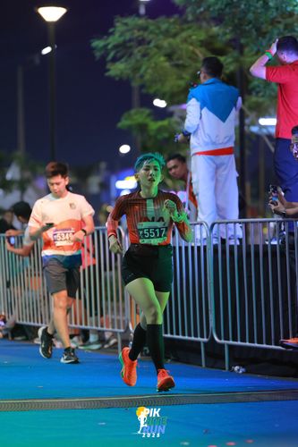 Race photo from PIK NITE RUN 2025