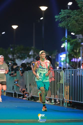 Race photo from PIK NITE RUN 2025
