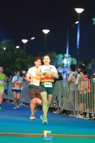 Race photo from PIK NITE RUN 2025
