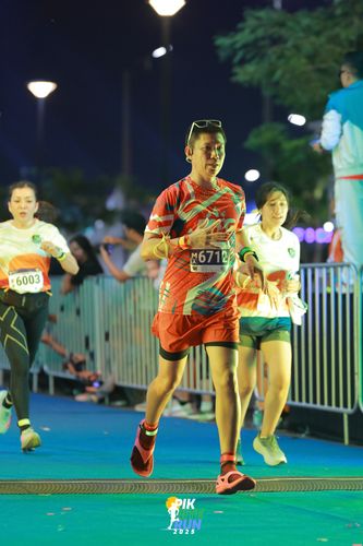 Race photo from PIK NITE RUN 2025