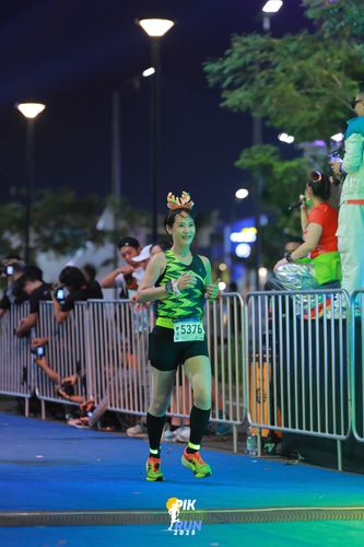 Race photo from PIK NITE RUN 2025