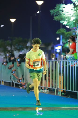 Race photo from PIK NITE RUN 2025