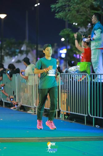Race photo from PIK NITE RUN 2025
