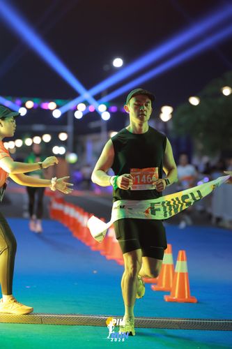 Race photo from PIK NITE RUN 2025