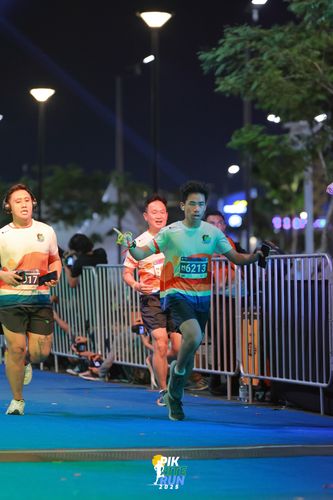Race photo from PIK NITE RUN 2025