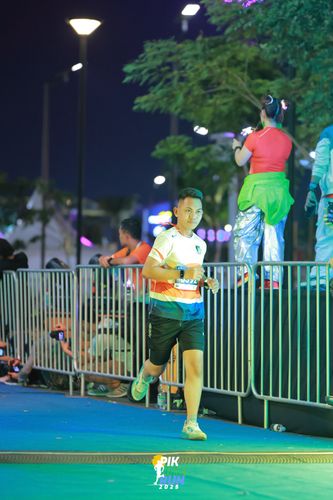 Race photo from PIK NITE RUN 2025