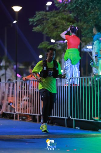 Race photo from PIK NITE RUN 2025