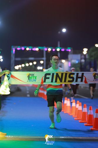 Race photo from PIK NITE RUN 2025