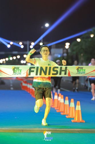 Race photo from PIK NITE RUN 2025