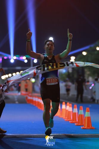 Race photo from PIK NITE RUN 2025