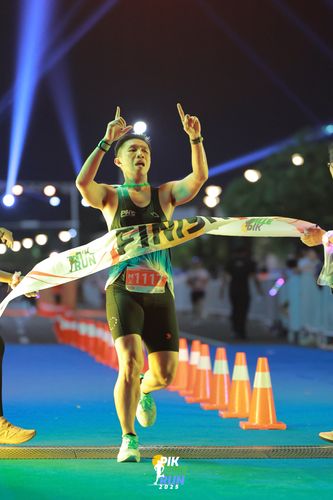 Race photo from PIK NITE RUN 2025
