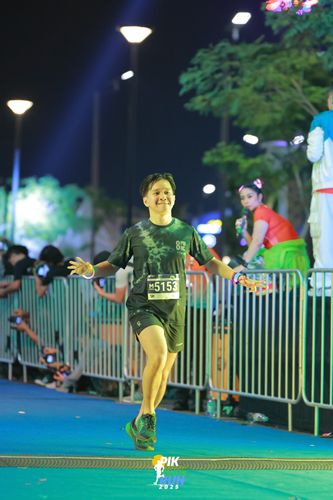 Race photo from PIK NITE RUN 2025
