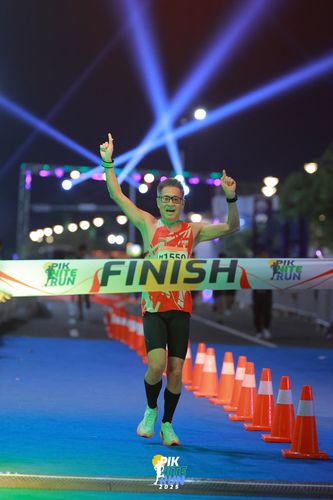 Race photo from PIK NITE RUN 2025