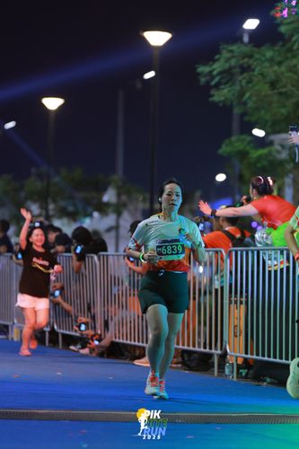 Race photo from PIK NITE RUN 2025