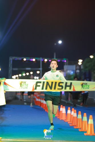 Race photo from PIK NITE RUN 2025