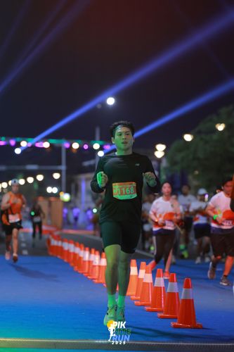 Race photo from PIK NITE RUN 2025