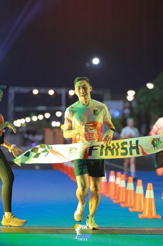 Race photo from PIK NITE RUN 2025
