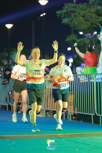 Race photo from PIK NITE RUN 2025