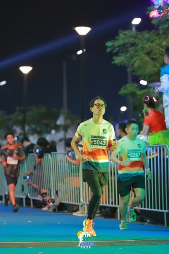 Race photo from PIK NITE RUN 2025