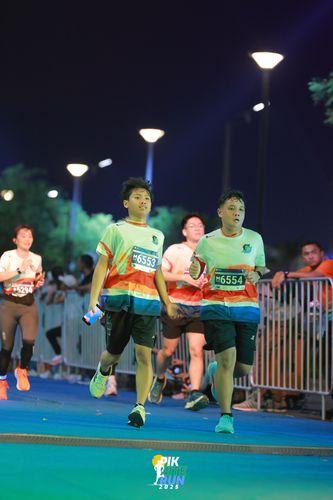Race photo from PIK NITE RUN 2025
