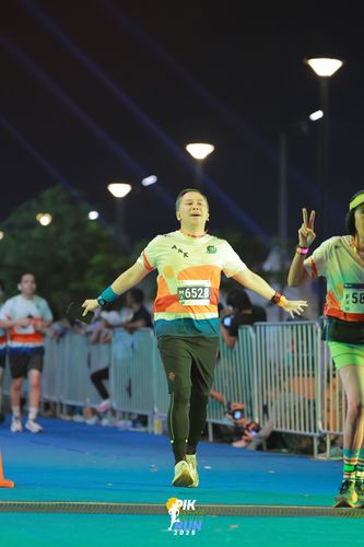 Race photo from PIK NITE RUN 2025