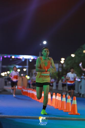Race photo from PIK NITE RUN 2025