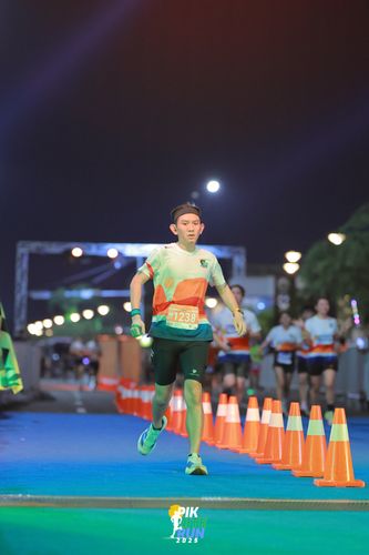 Race photo from PIK NITE RUN 2025