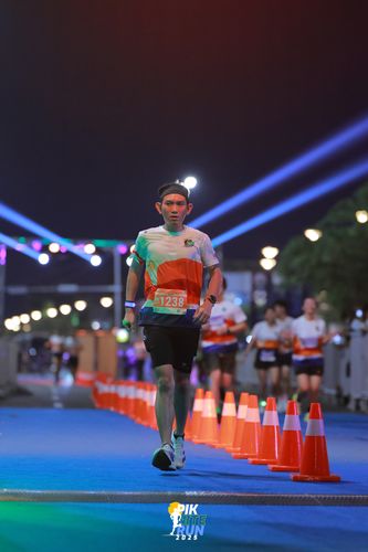 Race photo from PIK NITE RUN 2025