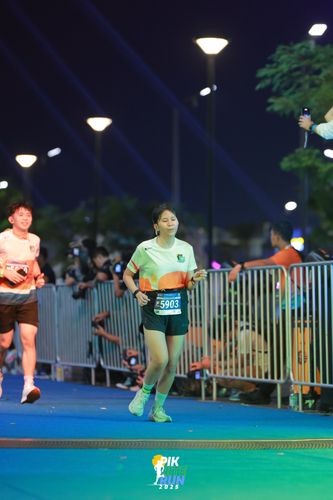 Race photo from PIK NITE RUN 2025
