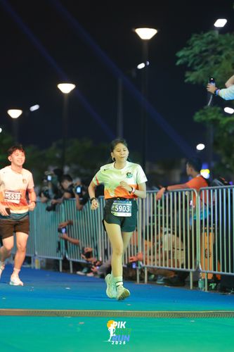 Race photo from PIK NITE RUN 2025