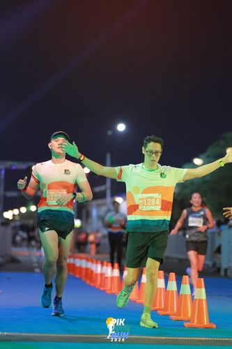 Race photo from PIK NITE RUN 2025
