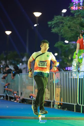 Race photo from PIK NITE RUN 2025