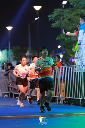 Race photo from PIK NITE RUN 2025