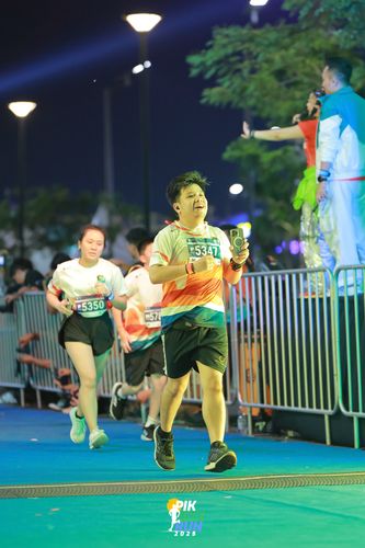 Race photo from PIK NITE RUN 2025