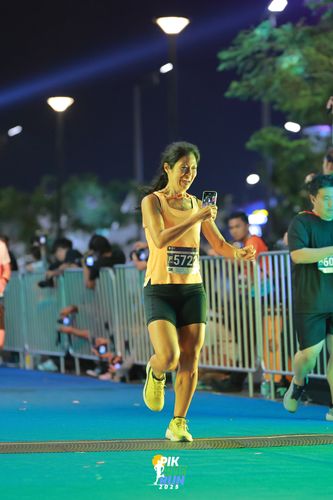 Race photo from PIK NITE RUN 2025