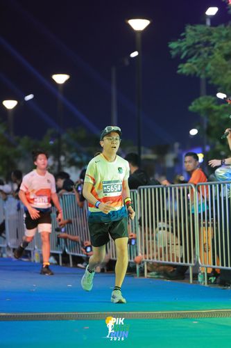 Race photo from PIK NITE RUN 2025