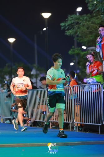 Race photo from PIK NITE RUN 2025