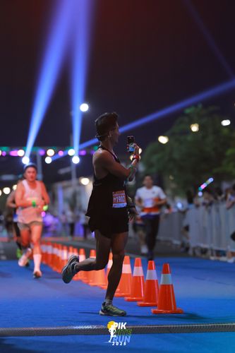 Race photo from PIK NITE RUN 2025