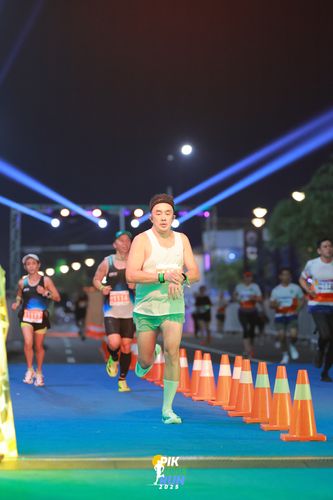 Race photo from PIK NITE RUN 2025