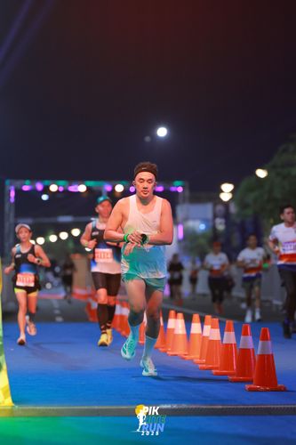 Race photo from PIK NITE RUN 2025