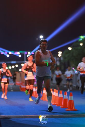 Race photo from PIK NITE RUN 2025