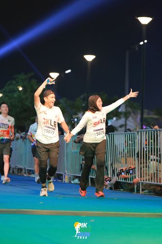 Race photo from PIK NITE RUN 2025