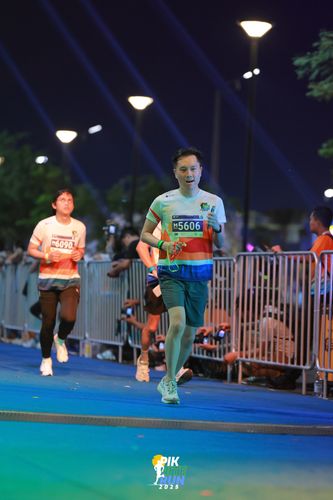 Race photo from PIK NITE RUN 2025