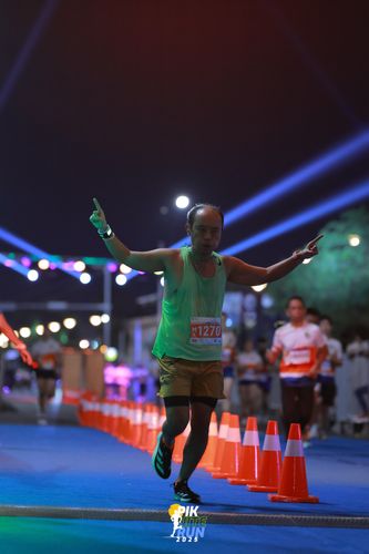 Race photo from PIK NITE RUN 2025