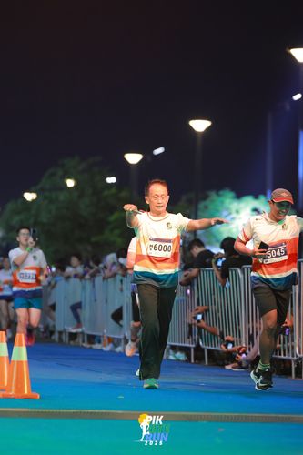 Race photo from PIK NITE RUN 2025